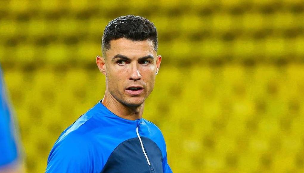 “Cooperen, cooperen”, les dijo moviendo las manos en alusión ‘soltar dinero’ a lo que la afición se ríe y le respondió que podrían armar la ‘coperacha’ para que se dé.