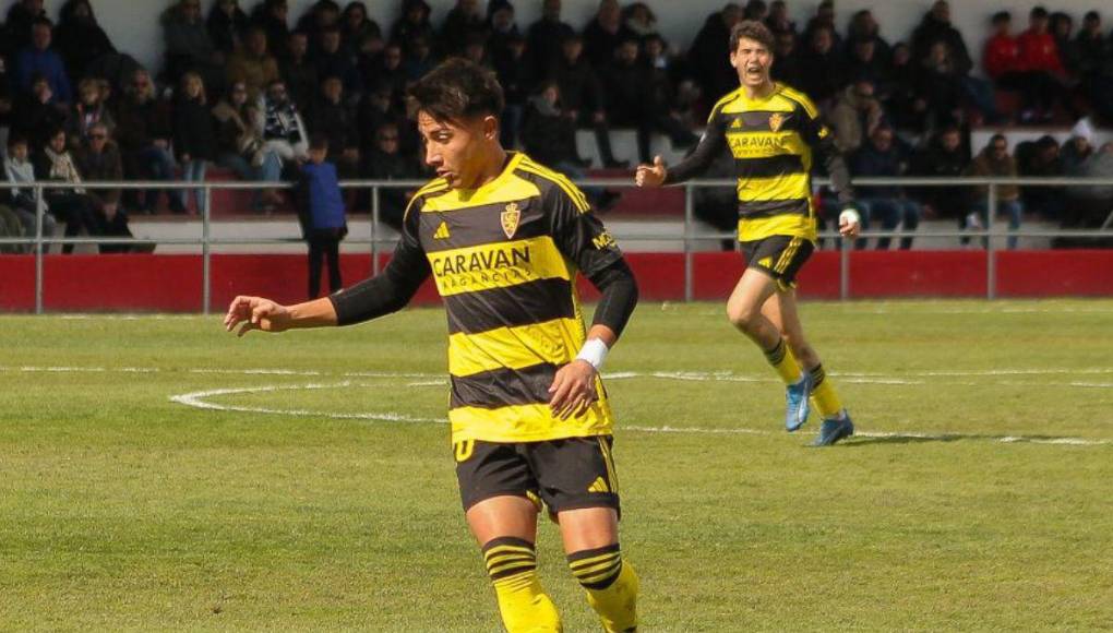 Yohanner Ruiz entrena con el primer equipo del Zaragoza, de la segunda división española. En la presente campaña ha destacado en la filial Deportivo Aragón con 21 partidos y un gol.