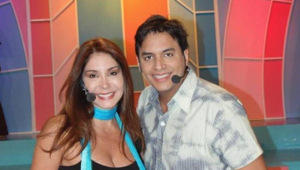 Daniel Sarcos y Viviana Gibelli fueron los encargados de presentar el popular programa de televisión llamado “La Guerra de los Sexos”.