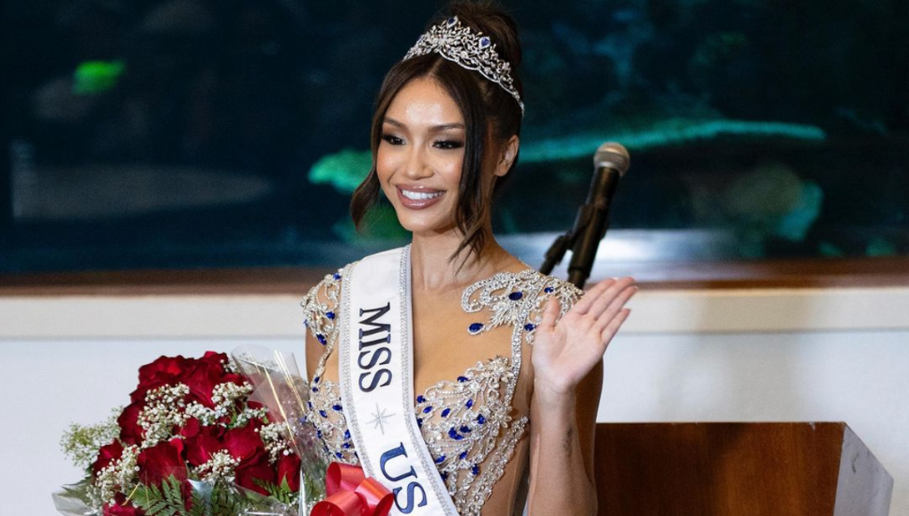 “Me dedico a actuar y a marcar la diferencia. Gracias a mi formación como socorrista certificada en primeros auxilios de salud mental y a mi formación en prevención del suicidio contra el acoso escolar. Comprendo la importancia de dar prioridad al bienestar y de defender a los necesitados. Creo que el verdadero cambio empieza desde dentro y estoy decidida a predicar con el ejemplo y empoderar a la clase de 2024 y más allá”, dijo, por otro lado, durante su discurso de agradecimiento.