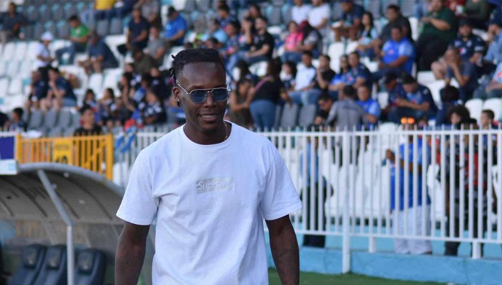 Rubilio Castillo se hizo presente pero no pudo jugar ya que cumple un castigo. 