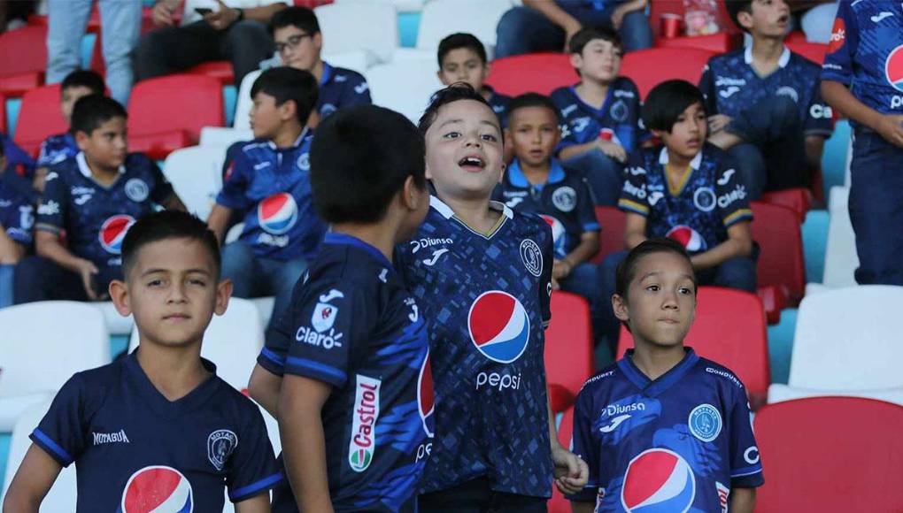 Niños aficionados del Motagua posaron para el lente de Diario LA PRENSA.