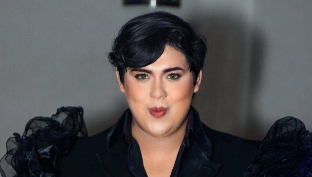 Recientemente en un canal de televisión, Antonio Sandrez reveló que tuvo un encontronazo con Carolina Lanza en una discoteca de Tegucigalpa. 