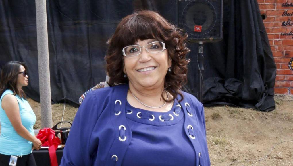 En plena entrevista en vivo, Doña Rosa Rivera explotó en contra de los conductores de ‘Pica y se Extiende’ de Telemundo: Verónica Bastos y Carlos Adyan.