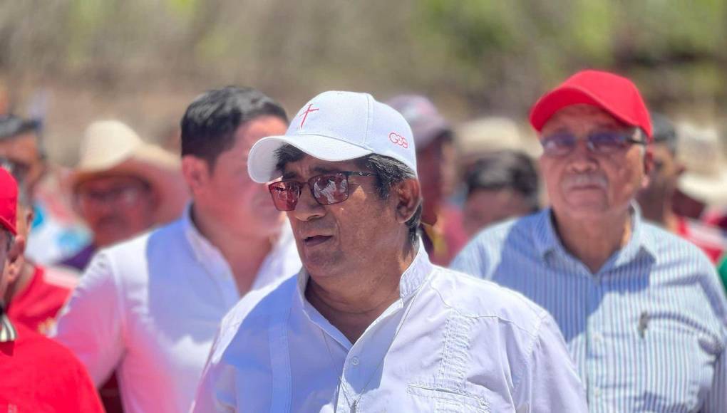 El político y edil de Choluteca en reunión con alcaldes y líderes que promueven la precandidatura del reconocido periodista Eduardo Maldonado enfatizó que él ha depuesto de sus aspiraciones como precandidato a presidente para apoyar la candidatura de “Hable Con Honduras” presuntamente liderada por el extrovertido y dueño del popular canal de Hable como Hable.