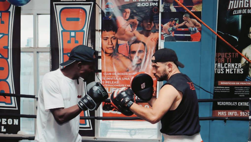 Destacó sobre el tema todavía más: “Se me desprendió la retina, el doctor me dijo que yo tenía muy molido el ojo derecho, muy golpeado y gracias a Dios me recuperé, me operé. En el izquierdo también se me desprendió la retina, pero no tanto como el derecho”.