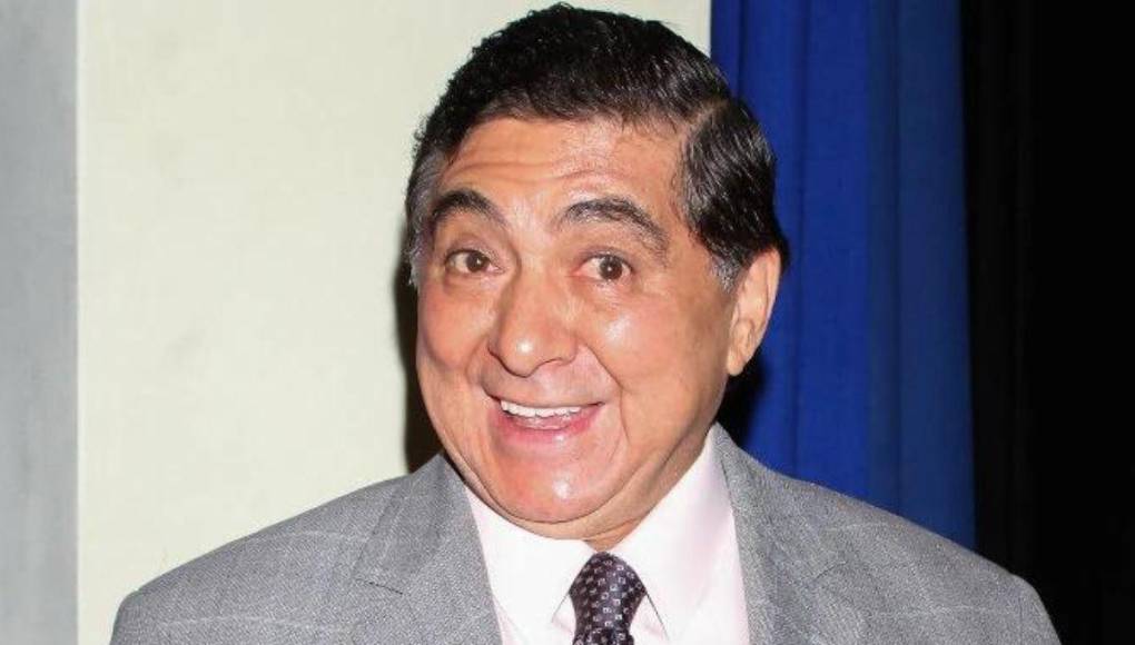 El actor dijo en una entrevista, que la fama lo “volvió loco” y se tomó su papel tan en serio que ni saliendo de Televisa se quitaba su vestuario e iba a Garibaldi, en donde lo reconocían y le invitaban alcohol en todas las mesas.