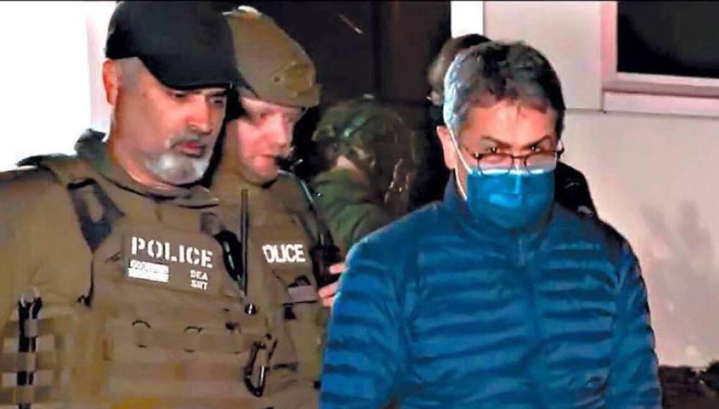 Inicialmente, se esperaba que junto a JOH fueran juzgados el exdirector de la Policía Nacional, Juan Carlos “El Tigre” Bonilla, y el exoficial Mauricio Hernández Pineda, pero estos se declararon culpables en la víspera del juicio, evitándolo, y no se descarta que la Fiscalía los utilice para declarar en contra del exmandatario. 