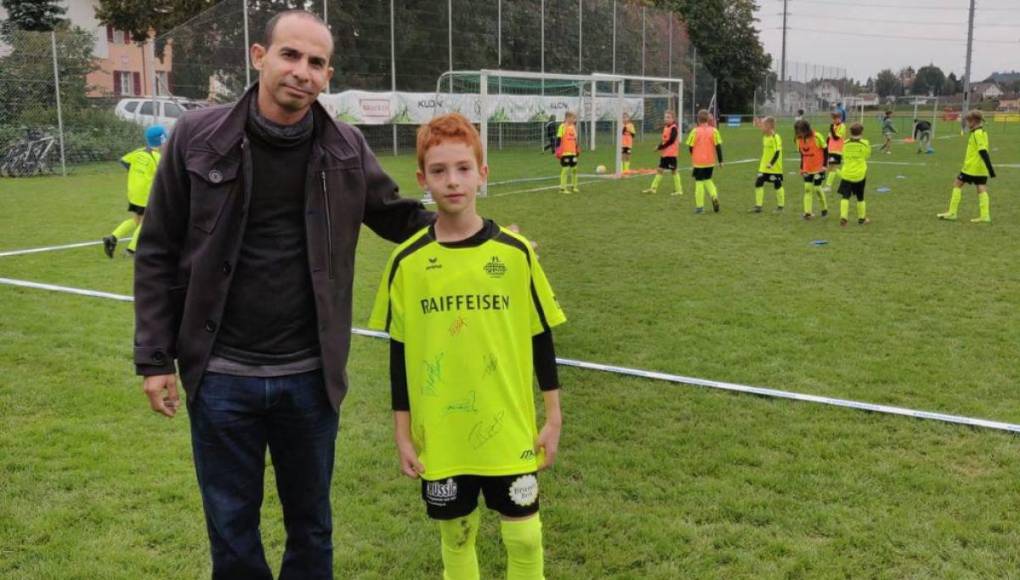 Hendrik Ronaldo Menjívar juega en las reservas del FC Soluthurn de la cuarta división de Suiza. Nació en Zúrich el 31 de octubre de 2009 y cuenta con 14 años. Su padre es hondureño.