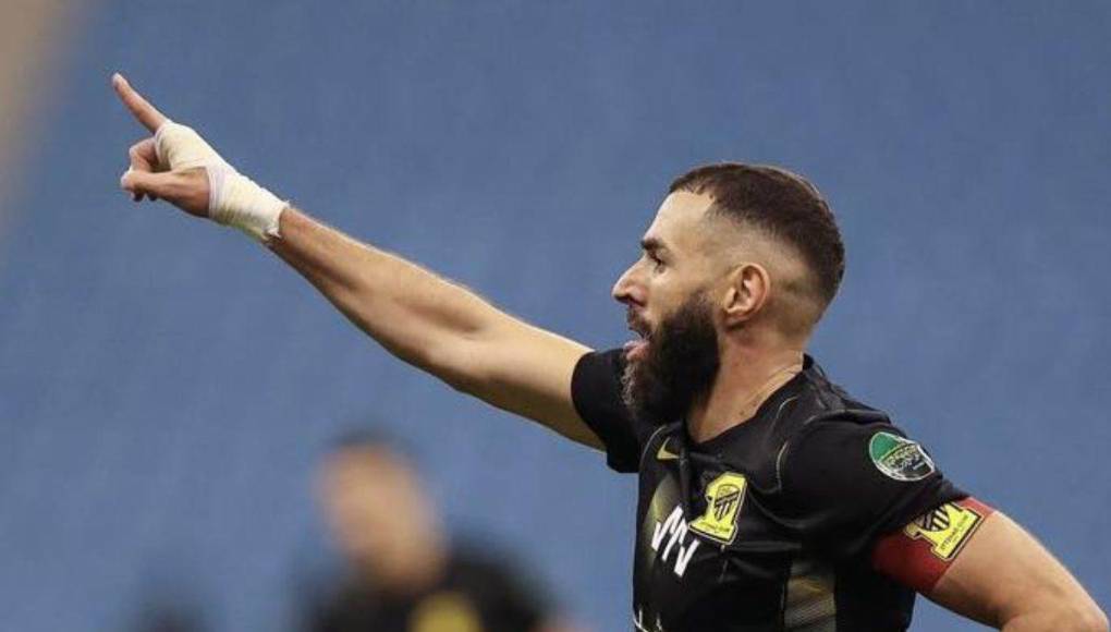 “No puedo ganar partidos solo”, disparó de forma categórica el crack francés Karim Benzema.