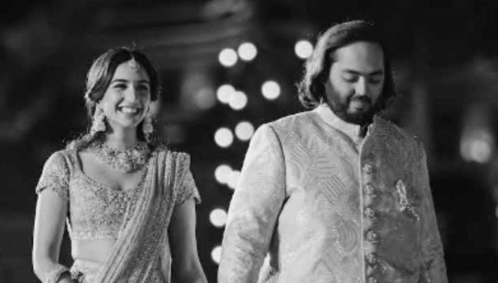 El prometido de 28 años, Anant Ambani, contraerá matrimonio este verano con su novia de toda la vida, Radhika Merchant, de 29 años, hija del exitoso industrial Viren Merchant, propietario de un imperio de servicios médicos.