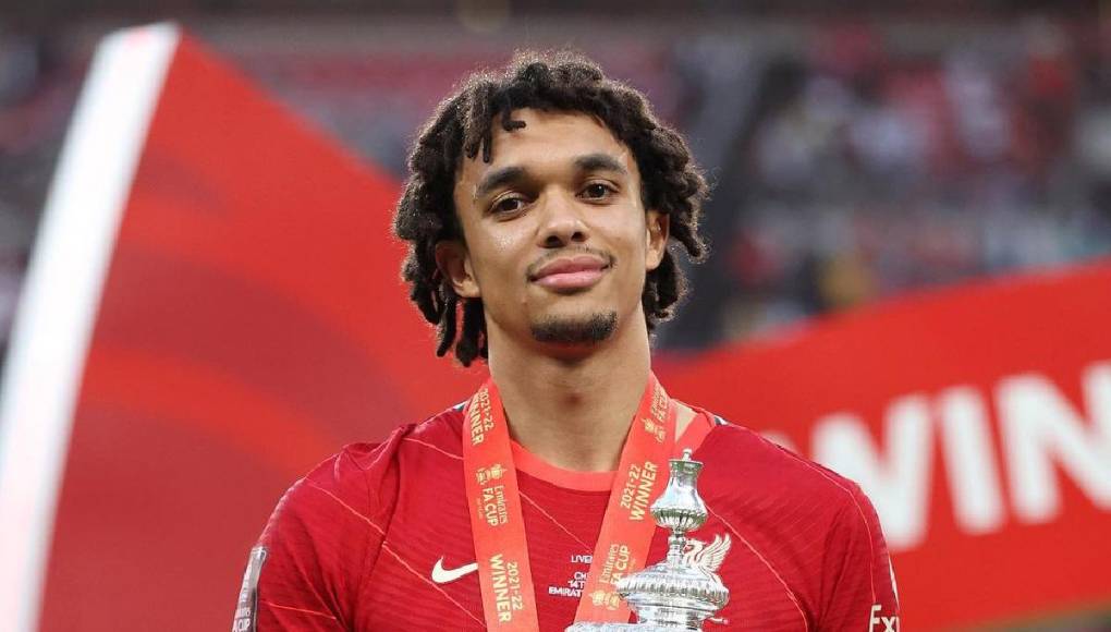 “Ha sido más de un año de infierno para Trent. Esta mujer lo ha aterrorizado a él y a su familia, bombardeando con mensajes explícitos, consiguiendo su número, llamándolo sin cesar y enviando cartas desquiciadas y material obsceno a su casa”, reveló al medio antes mencionado.