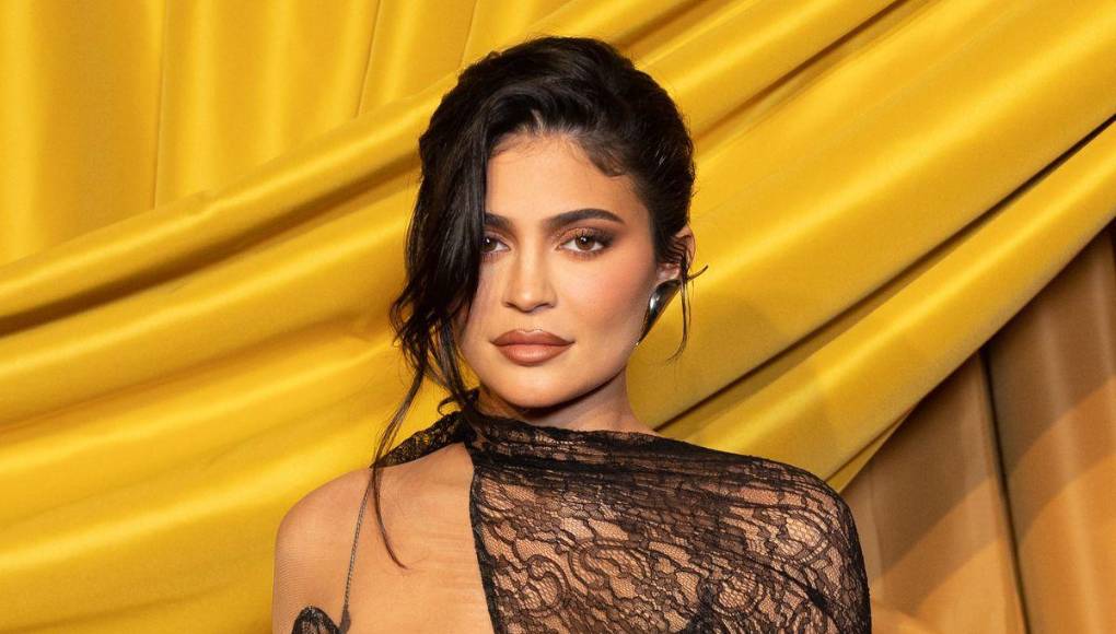 Kylie no ha dado señales de estar embarazada por tercera vez. Comparte dos hijos con Travis Scott y todo indica que ahora la empresaria está disfrutando de su juventud y de su maternidad.