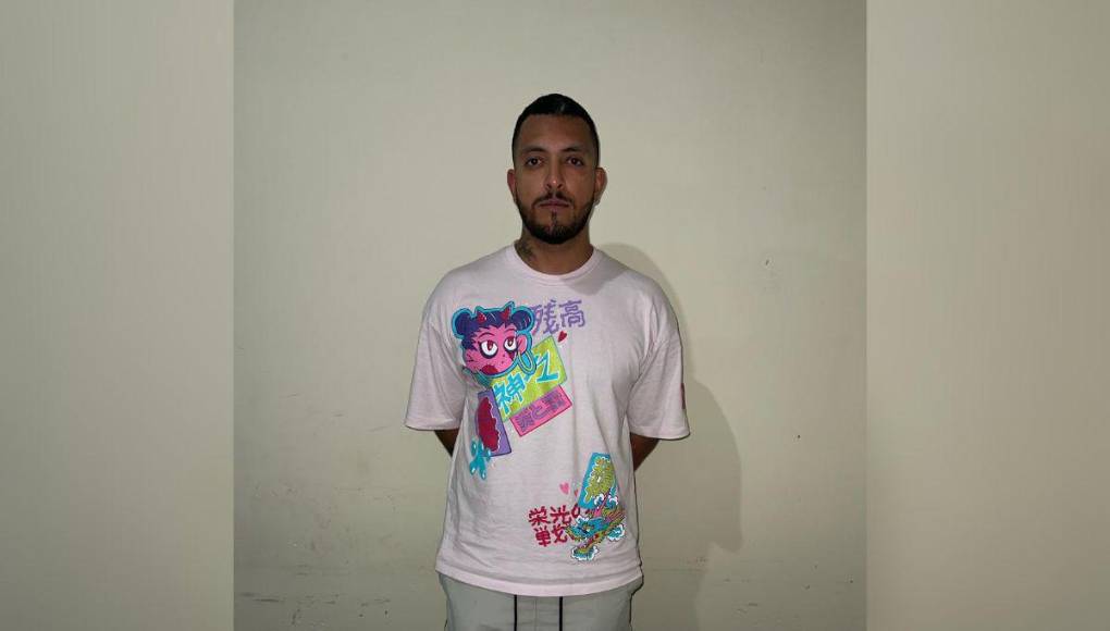 El influencer hondureño José Carlos Tróchez Girón, conocido como “Fancony”, regresó al podcast “Los Hijos de Morazán” para narrar su vivencia en prisión después de ser detenido por posesión de 5.7 gramos de marihuana.