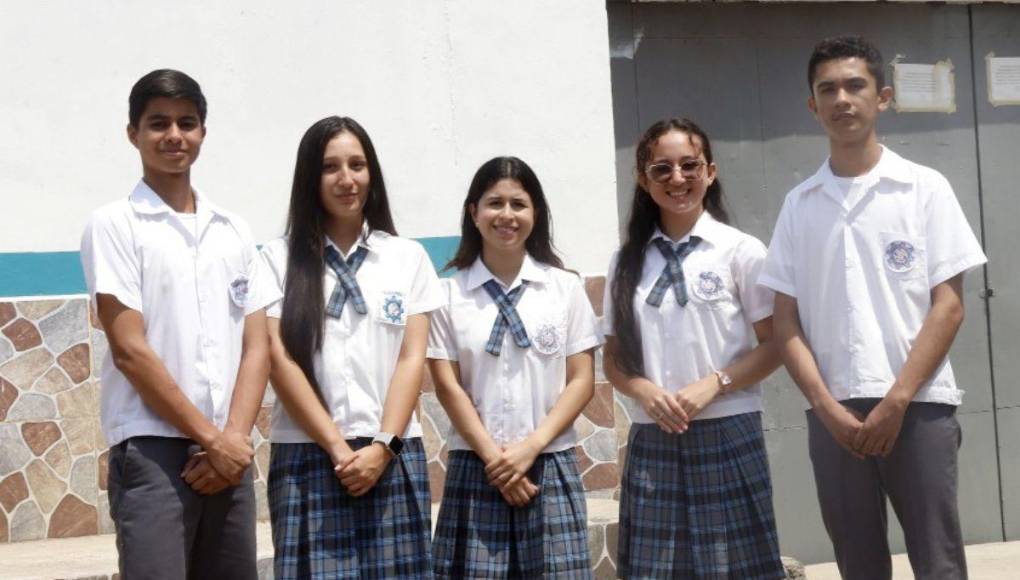 Con una población estudiantil de cerca de 1,200 estudiantes, cinco estudiantes destacan en el cuadro excelencia académica con índices del 95% y el 100% en el Instituto Gubernamental Técnico Manuel de Jesús Subirana, del municipio de San Francisco de Yojoa, aldea Río Lindo.
