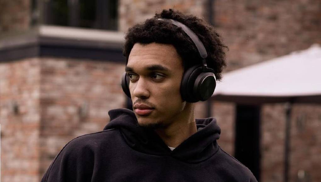 El medio británico destapó el calvario que ha estado viviendo el jugador del Liverpool en el último año y las drásticas medidas que ha tomado.