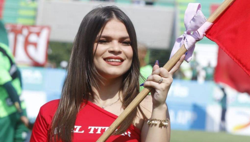 Nallely Savillón estuvo presente en la guarida del Marathón. La joven es originaria de Puerto Cortés.
