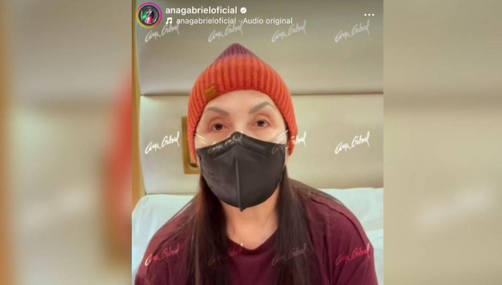 “Amigos (...) quiero informarles, no una buena noticia, la influenza se complicó y se volvió neumonía. Por órdenes médicas debo permanecer bajo reposo absoluto, bajo vigilancia de ellos, y medicamentos”, puntualizó Ana Gabriel.