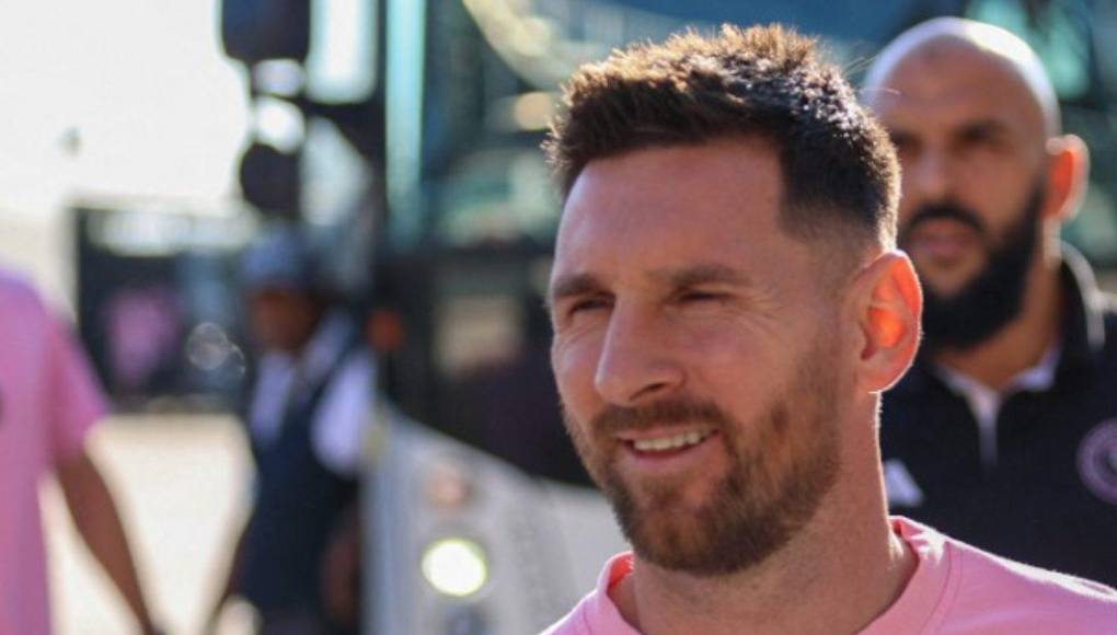 “Estuve en varias reuniones y en una de ellas estaba el contrato encima de la mesa. Él estaba de vacaciones en Miami aún y estaban discutiendo si en lugar de esperar a que volviera, alguien iba allí para que firmara”, respondió.