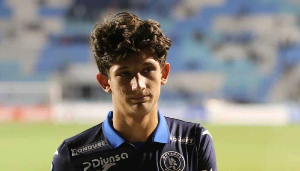 El jugador confirmó que residía en los Estados Unidos viviendo con su mamá, pero se tuvo que mudar hacia Honduras buscando el sueño de ser futbolista.