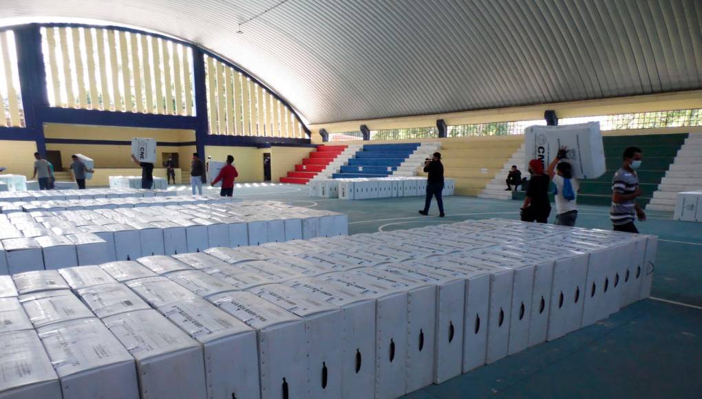 Refuerzan seguridad en La Ceiba ante el arribo del material electoral