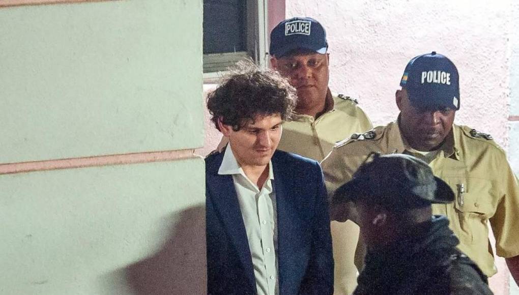 Sam Bankman-Fried es un empresario estadounidense y el fundador de la plataforma de intercambio de criptomonedas FTX. En noviembre de 2023, fue condenado por fraude y otros delitos financieros. Bankman-Fried también es el cofundador de Alameda Research. Actualmentea aguarda la sentencia en la misma cárcel en la que está Hernández.