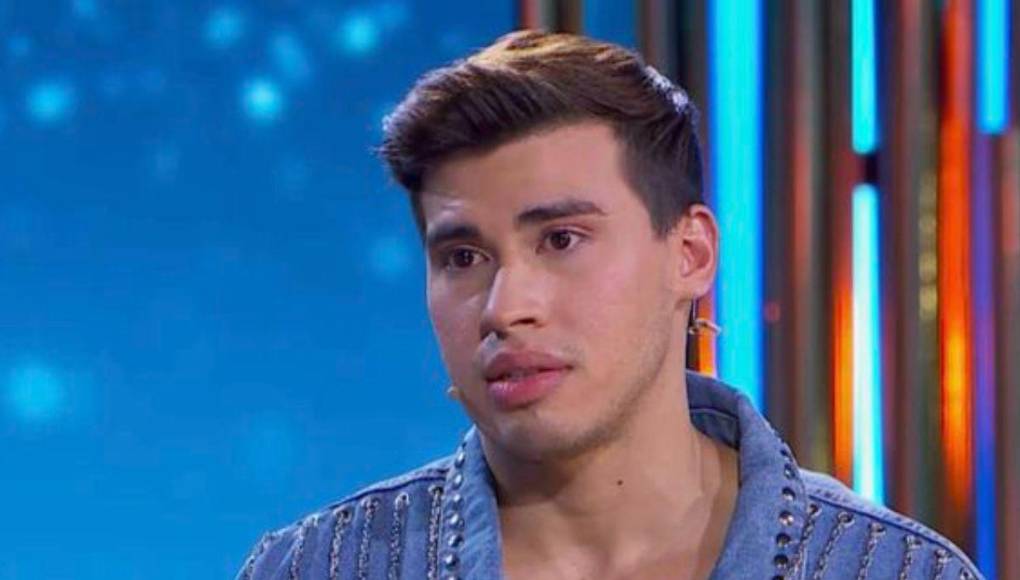 Si bien el influencer había manifestado su deseo de salirse del reality, la noticia fue un golpe duro para los habitantes de la casa, quienes despidieron al venezolano entre lágrimas.