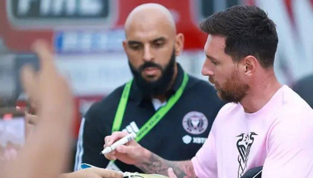 Inter Miami informó de manera oficial que “tras una evaluación médica posterior, se ha determinado que el capitán ha sufrido una pequeña lesión en el (músculo) isquiotibial de la pierna derecha y se espera que no participe en el partido en condición de visitante del 16 de marzo. La disponibilidad de Messi será determinada con base a evaluaciones médicas diarias y el desarrollo de su recuperación en los próximos días”.