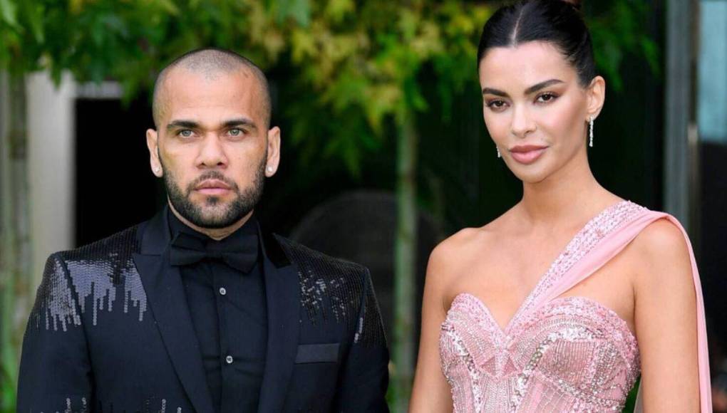 Una vez fuera de la cárcel, los seguidores del caso se quedaron atónitos al comprobar que su supuesta expareja, la modelo canaria Joana Sanz, le estaba esperando con los brazos abiertos.