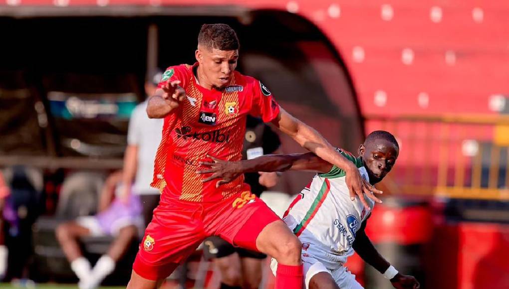 El hondureño Getsel Montes del Herediano de Costa Rica, presente en el mejor 11 de los octavos de final de la Concachampions. Fue el único jugador que no es de Liga MX ni la MLS y que aparece en la lista.