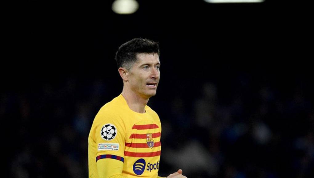 El pase a cuartos de la Champions se decidirá el 12 de marzo en el estadio Olímpico de Montjuic tras un partido en el que Robert Lewandowski adelantó al Barça (60), pero Victor Osimhen igualó el encuentro (75) justo antes de dejar el campo.