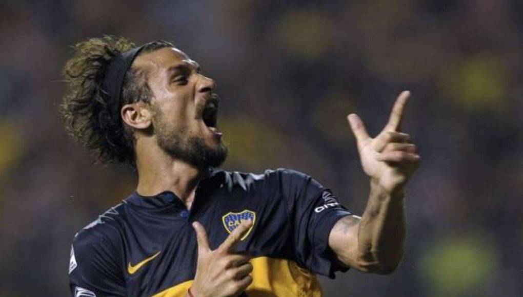 Nacido en Lanús, Argentina, Osvaldo tuvo también dos pasos por Boca: en el primer semestre de 2015 hizo 8 goles en 15 partidos, pero emigró a Porto por la presión mediática que se generaba a su alrededor.