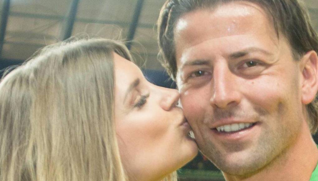 Ahora Lisa Rossenbach habría iniciado una relación con un colega de Weidenfeller, aunque 18 años menor que el campeón del mundo (y 12 menor que su flamante novia.