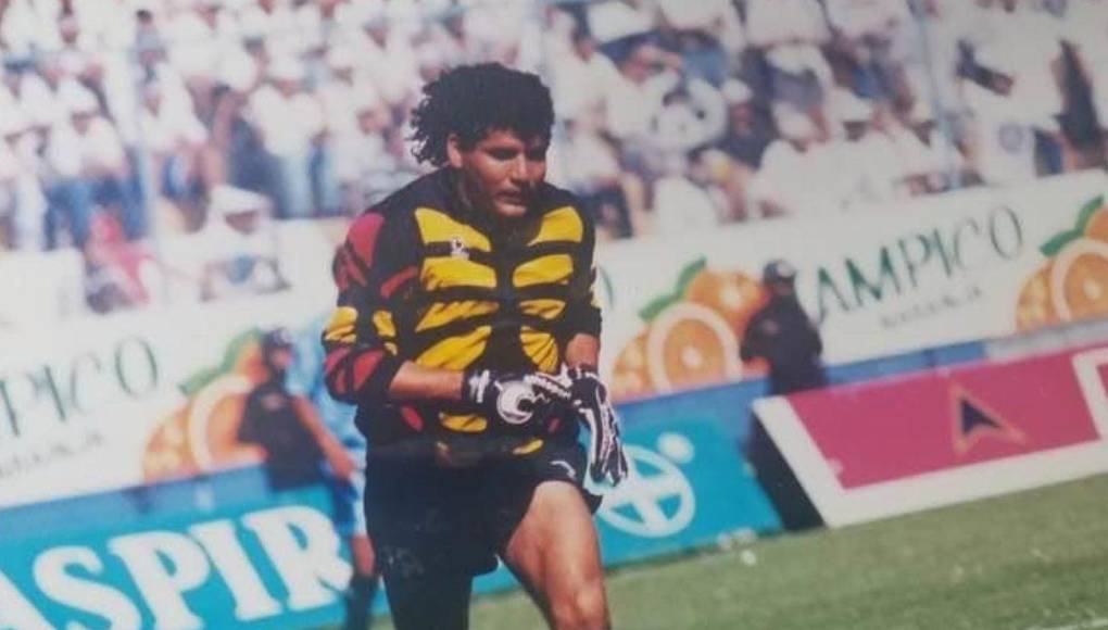 Pedro “El Halcón” Cubillo: Portero tico qu defendió el arco del Marathón en la década de los noventas.