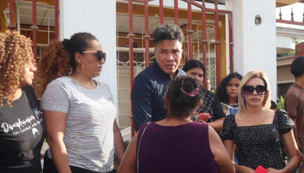 Julio César Rambo de León no podía faltar y se hizo presente para despedir a la persona que le dio la primera oportunidad en el futbol.