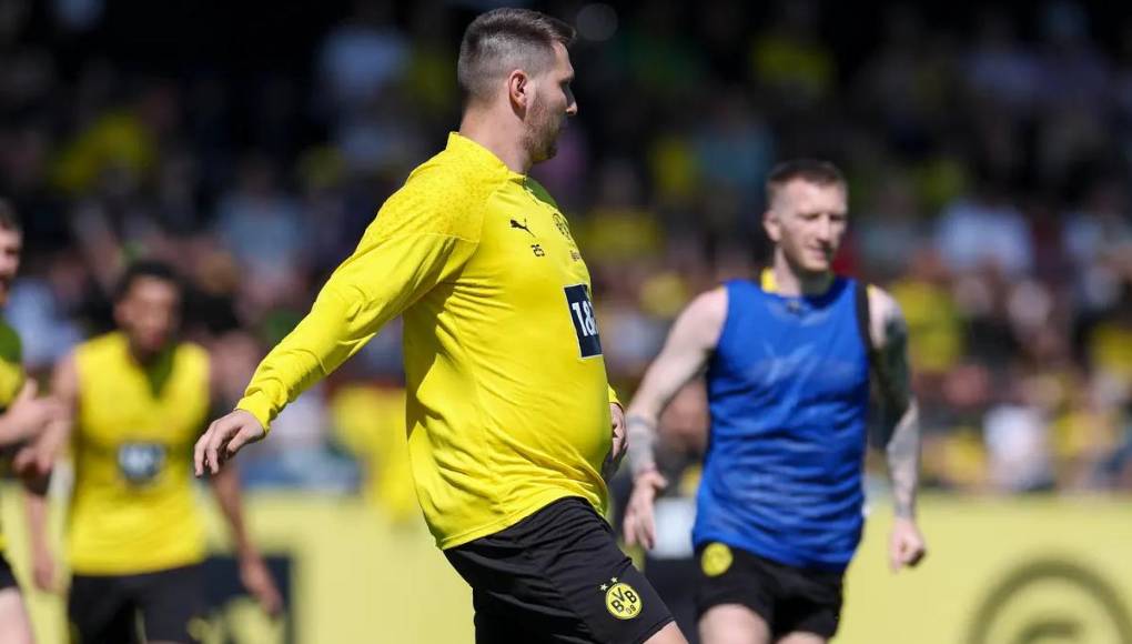 “Tiene mucha experiencia, es tranquilo con el balón y tiene el físico necesario para poder dar el siguiente paso con nosotros a partir del verano”, comentaba en su momento Sebastian Kehl, director deportivo del club.