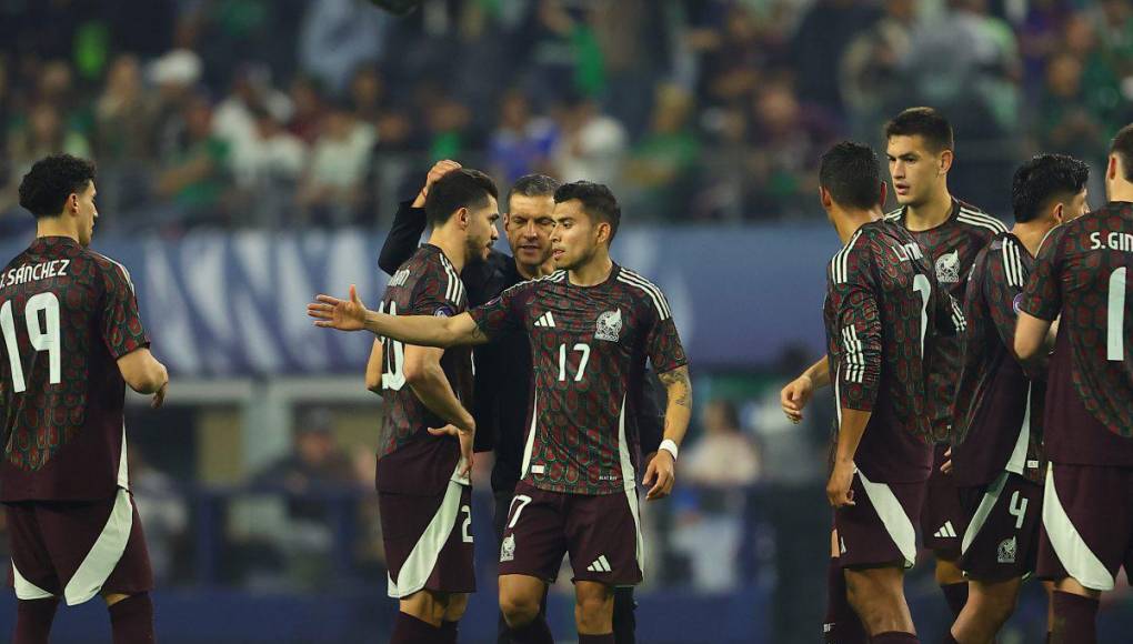 “Vamos a seguir trabajando, lo que me corresponde voy a analizar lo que dejamos de hacer. No, en este momento no fuimos capaces de afrontar este partido y así es el futbol”, dijo Lozano.