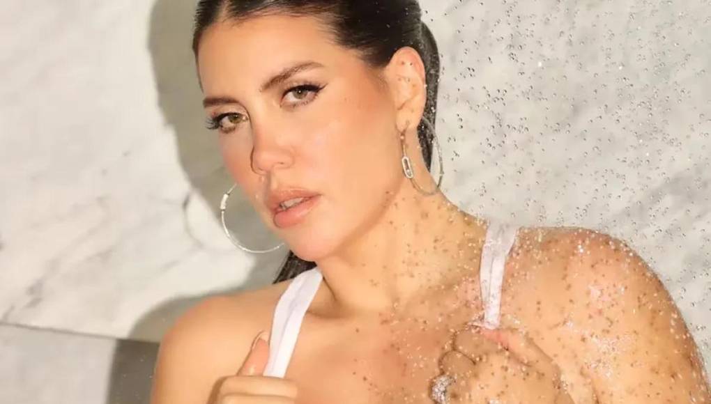 La mujer de Mauro Icardi no ha tardado demasiado en subir su primera publicación en dicha plataforma. La argentina ha compartido una imagen en la que se le ve con una camiseta blanca mojada. “¡Bienvenidos! Nada mejor que una ducha para arrancar el día”, ha sido el mensaje con el que ha acompañado dicha fotografía.