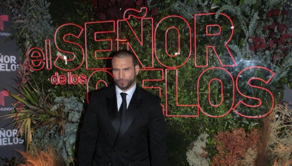 Es importante señalar que Rafael Amaya está diciendo adiós no solo a su papel en “El Señor de los Cielos”, sino también a Telemundo, la cadena de televisión con la que ha colaborado durante los últimos diez años, ya que esta es la responsable de la producción de la serie.