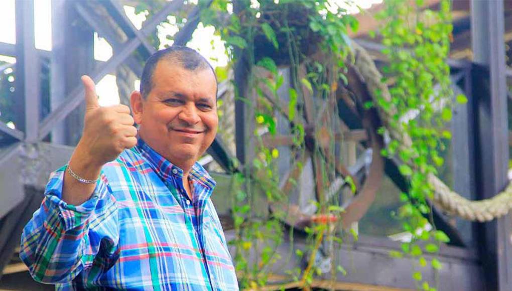 Orlando Ponce Morazán ha sorprendido en las últimas horas al informar que contraerá matrimonio.