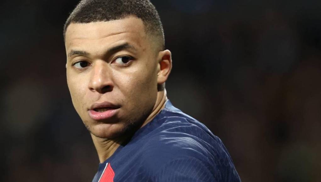 La relación entre el Paris Saint Germain y Kylian Mbappé en los últimos meses no ha estado atravesando su mejor momento, máximo después de que el capitán de la selección francesa comunicara en el mes de febrero que se marcha a final de temporada.