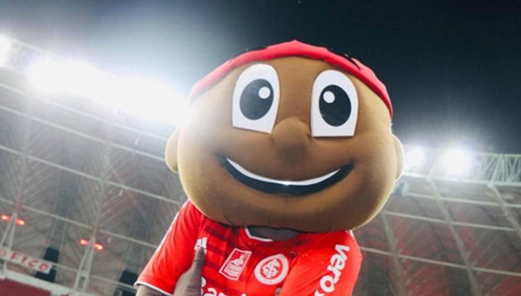 El club ha anunciado su disposición para colaborar con las autoridades, proporcionando imágenes de las cámaras de seguridad del estadio y cualquier otra información que pueda ayudar a identificar al individuo detrás del traje de la mascota. 