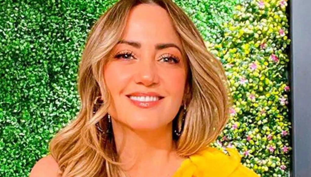 Andrea Legarreta siempre se ha caracterizado por ser una mujer sumamente hermosa y pese al paso del tiempo, se mantiene con una apariencia juvenil y radiante, lo que le ha permitido, sumado a su talento, a mantenerse como una de las presentadoras más queridas del matutino ‘Hoy’.