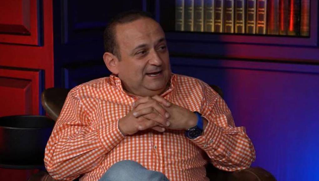 Igualmente, el actor de ‘Vecinos’ dijo que su romance no lo ha hecho público porque considera que son “momentos sagrados”, además de que a su novio no le gusta estar frente a las cámaras porque no es del medio artístico.