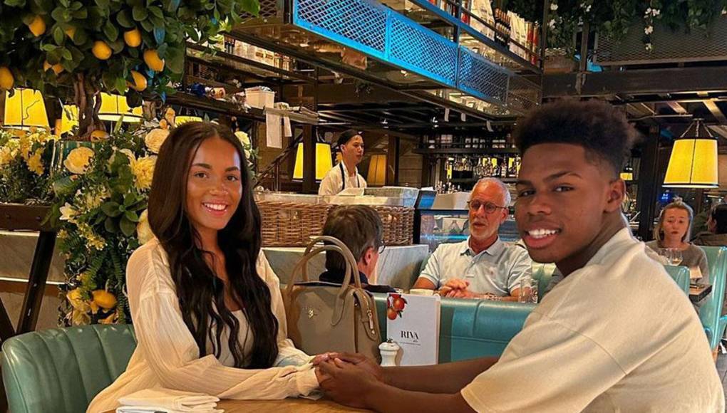 Gisele también presume en sus redes sociales al jugador del Liverpool U-18, Keyrol Figueroa. Sin duda hace una bonita pareja.