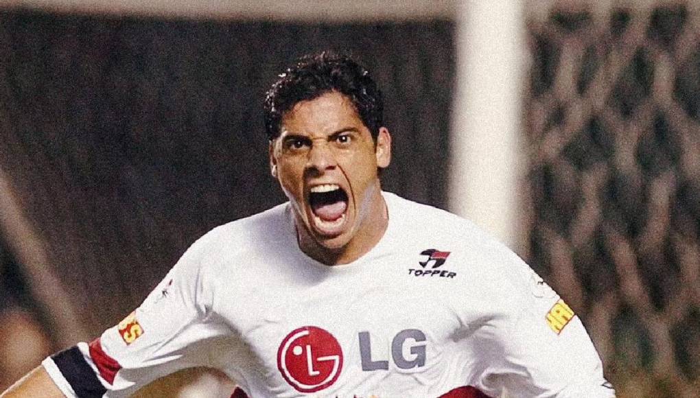 “Era un alcohólico y que bebía hasta caerse en el suelo”: el exfutbolista del conjunto blanco confesó al defensa que no ficharon y en lo que el terminó.