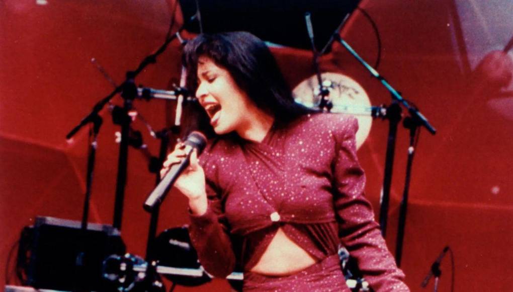 Tras el asesinato de la cantante, la revista People sacó una edición especial de tributo a la cantante. Esta edición fue impresa en inglés y en español. La versión en español se agotó rápidamente, por lo que la revista tuvo que reimprimirla seis veces más, lo que inspiró a los editores a introducir una versión en dicho idioma.