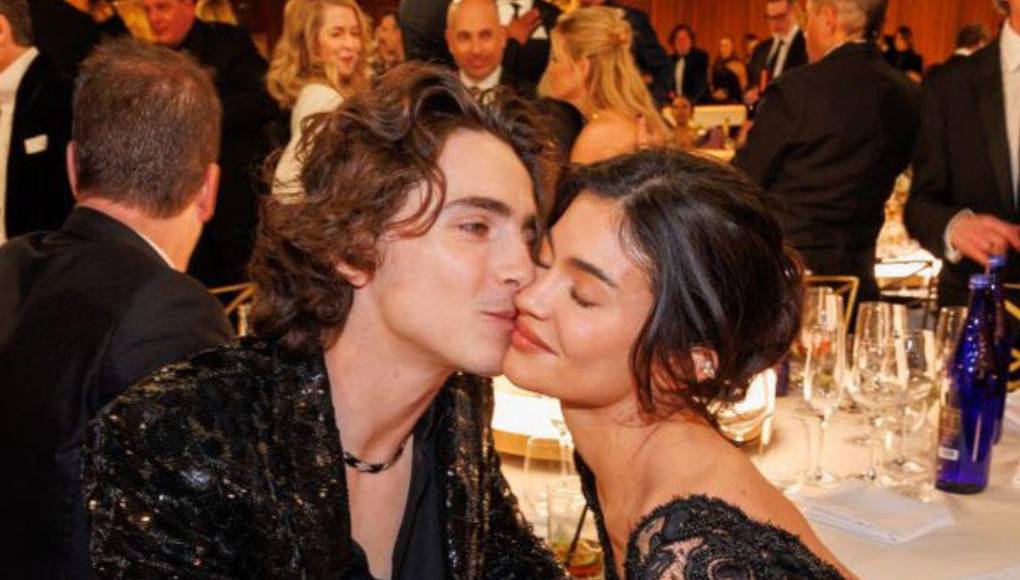 Ahora, informan a TMZ de que esta información es falsa de acuerdo con las propias fuentes de la producción del reality de las Kardashian-Jenner, que aseguran que ni siquiera han grabado en un supermercado. Asimismo, fuentes directas niegan que Kylie y Timothée estén esperando un bebé.