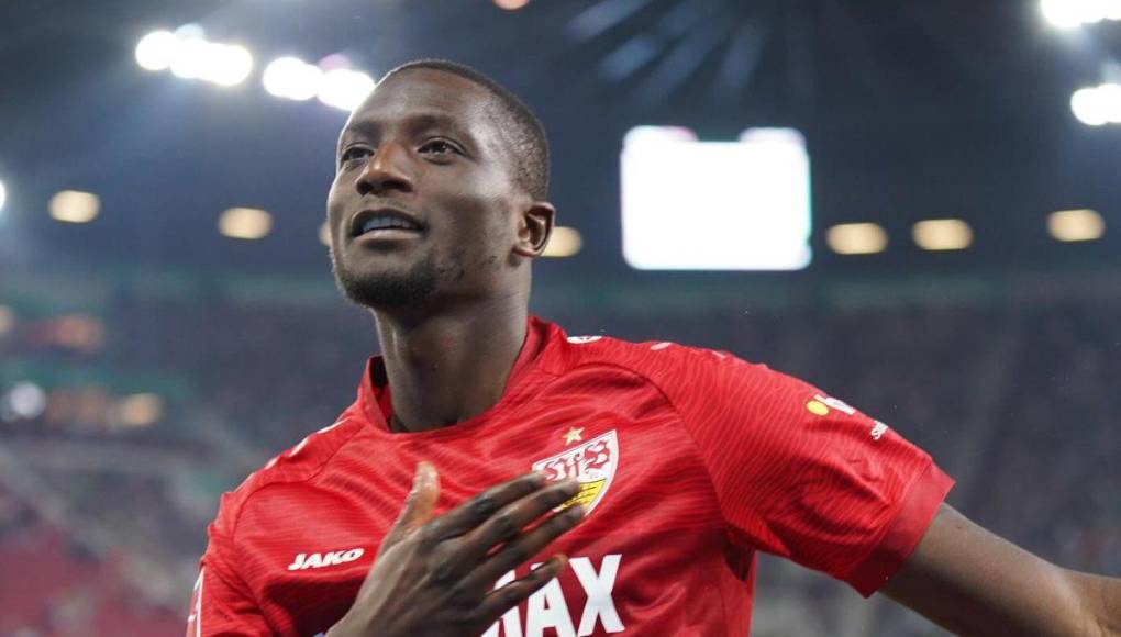 Serhou Guirassy: Delantero del Stuutgart de Alemania que finalizó segundo en la clasificación de la Bota de Oro con un total de 28 goles y 56 puntos.