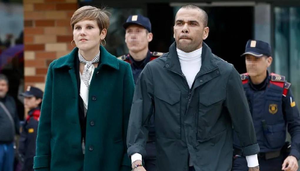 Alves, de 40 años, salió el 25 de marzo de la cárcel en la que estaba desde fines de enero de 2023 tras pagar la fianza y con esta acción terminó por saldar cuentas con el padre de su compatriota. 